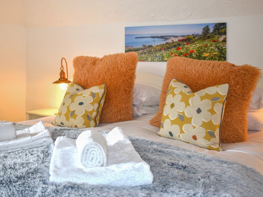 Double bedroom | Horseshoe Cottage - Valley Farm, Kilmington, near Axminster