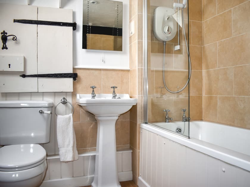 Bathroom | Horseshoe Cottage - Valley Farm, Kilmington, near Axminster