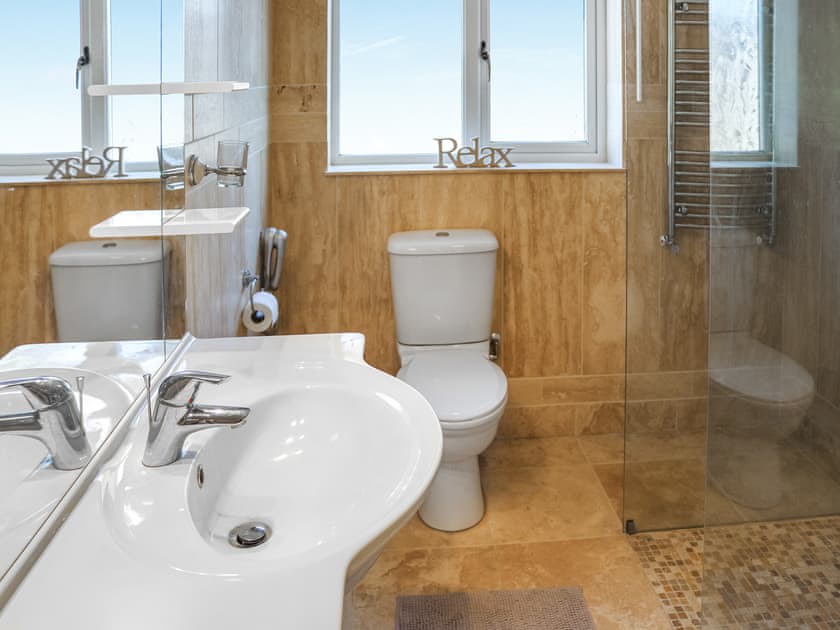 Bathroom | Maes Yr Ysgol, Peniel