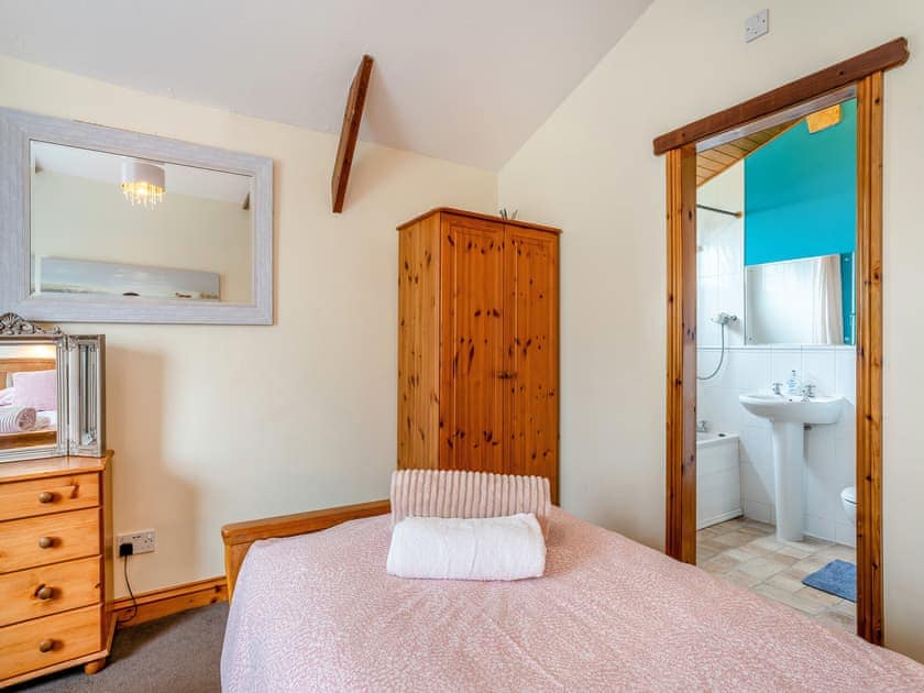 Twin bedroom | Coble Cottage - Keel Lodges, Staithes, near Whitby