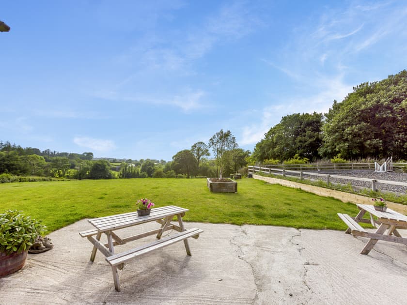 Sitting-out-area | The Farmers Den, Lydford, near Okehampton