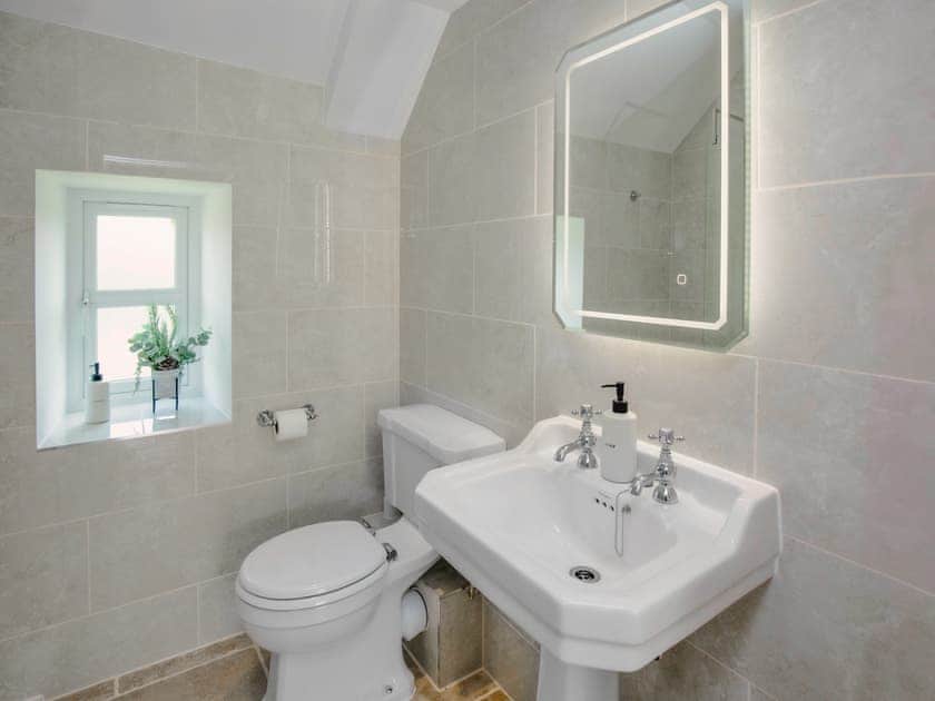 Bathroom | Thatcher’s Cottage - Rudge Farm Cottages, Chilcombe, near Bridport