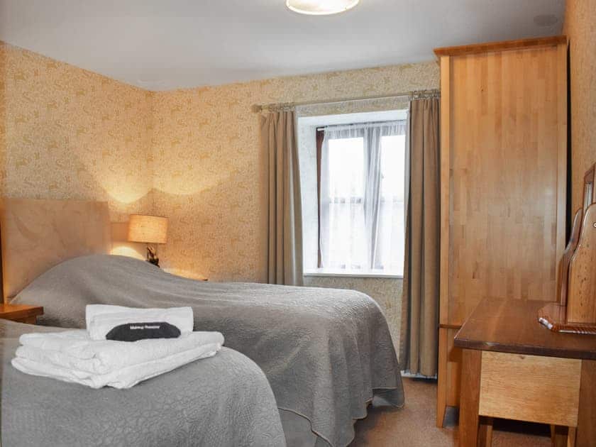 Cosy twin bedroom | Grain Store 1 - Little Polgrain Barns, Caerhays, near Tregony