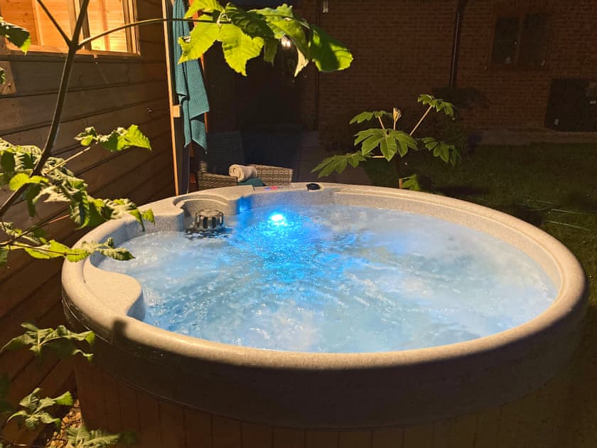 Hot Tub by night | Dippers, Smallburgh
