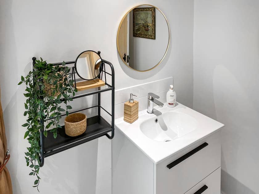 Bathroom | Wisteria Cottage, Harrogate