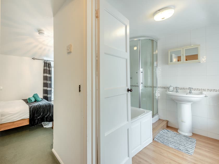 En-suite | Glendower, Aberaeron