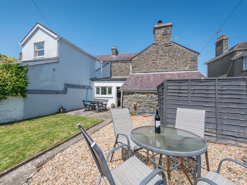 Sitting-out-area | Glendower, Aberaeron
