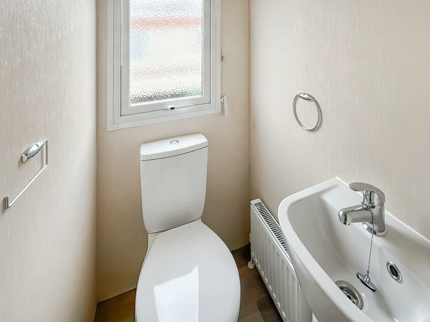 Bathroom | Baillies Retreat - Kings Caravan Park, Chapel St Leonards