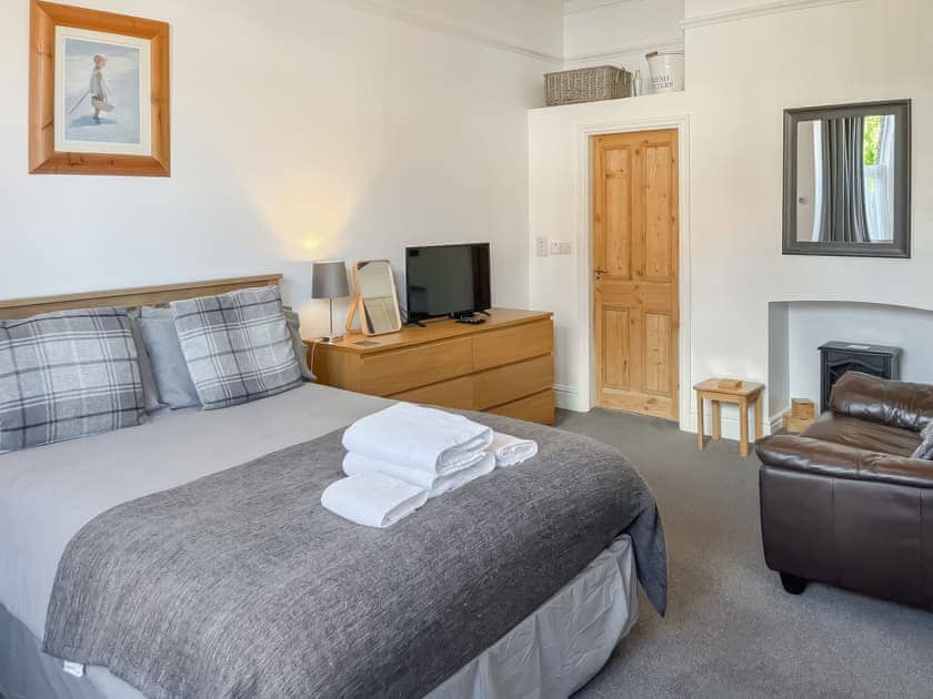 Double bedroom | Treasure Cove - Argyle Retreats, Whitby