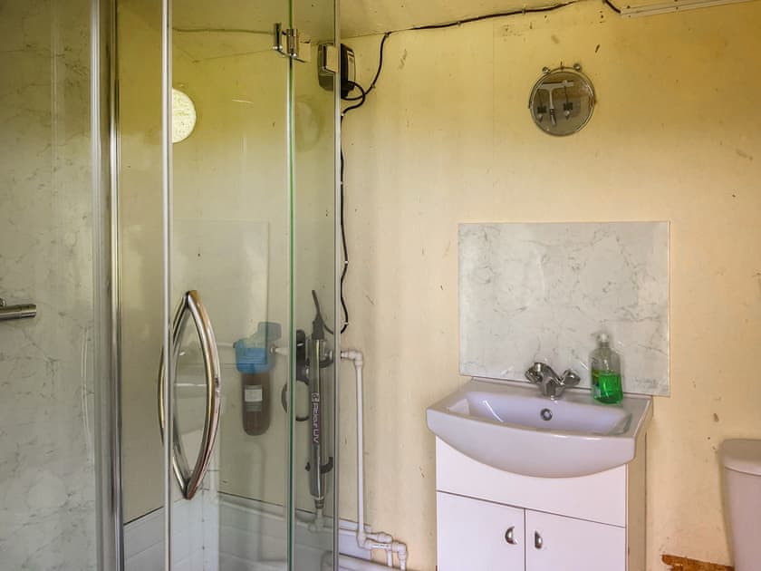 Bathroom | Sweet Briar - Shepherds Retreat, Brecon