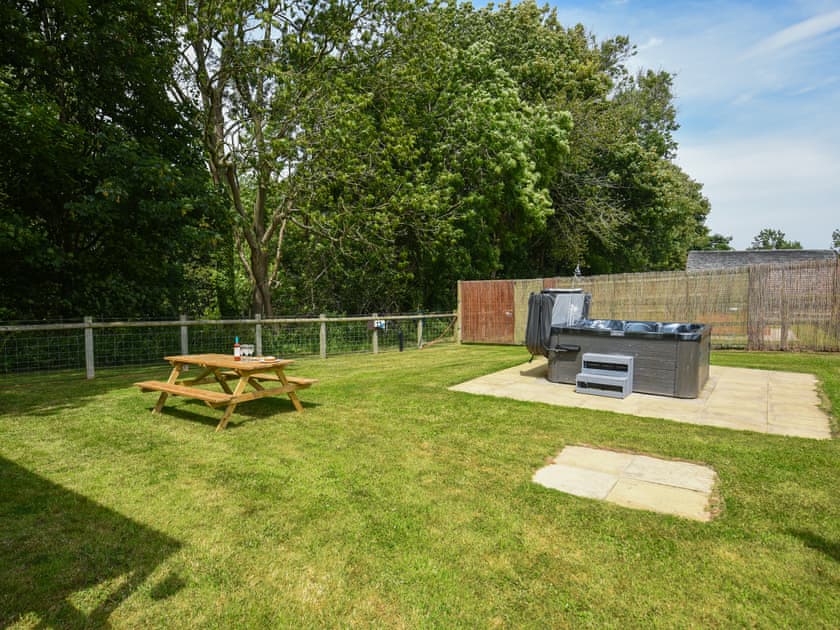 Hot tub | Bluebell - Shepherd Hut - Castle Farm Holidays Shropshire, Oswestry