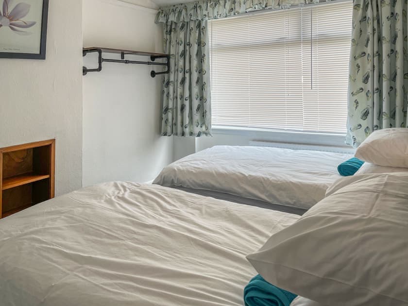 Twin bedroom | Blue Cherry Cottage, Penrith