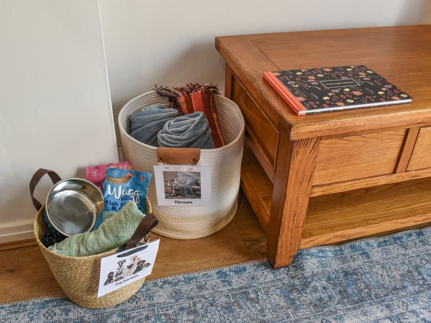 Dog friendly | Cayton Cove Cottage, Cayton, near Scarborough