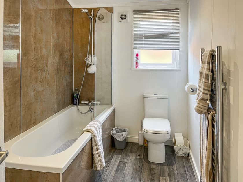 Bathroom | Hazelnut Lodge, Bridlington