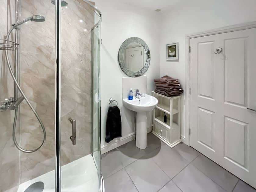 Bathroom | Jasmine Cottage, Montrose