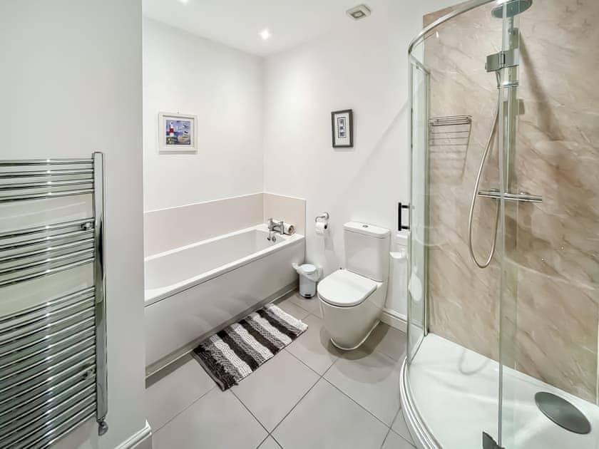Bathroom | Jasmine Cottage, Montrose