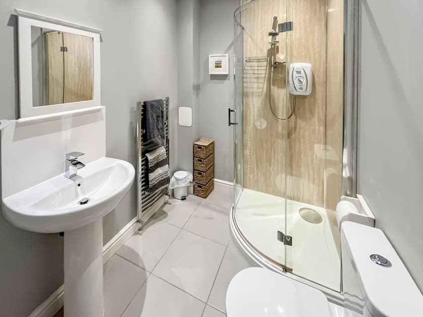 Bathroom | Jasmine Cottage, Montrose