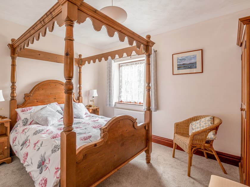 Four Poster bedroom | Byre Cottage - Keld Head Farm Holiday Cottages, Pickering