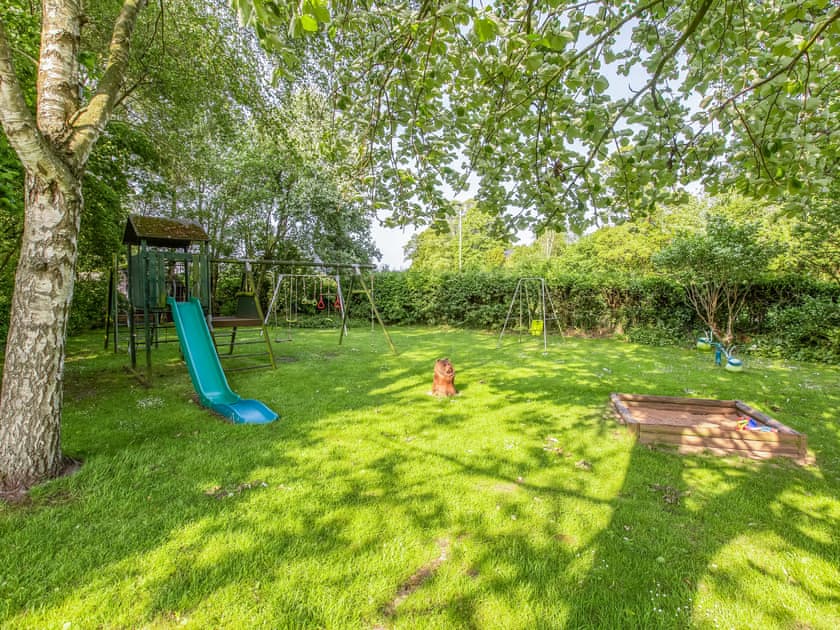 Garden and grounds | Byre Cottage - Keld Head Farm Holiday Cottages, Pickering