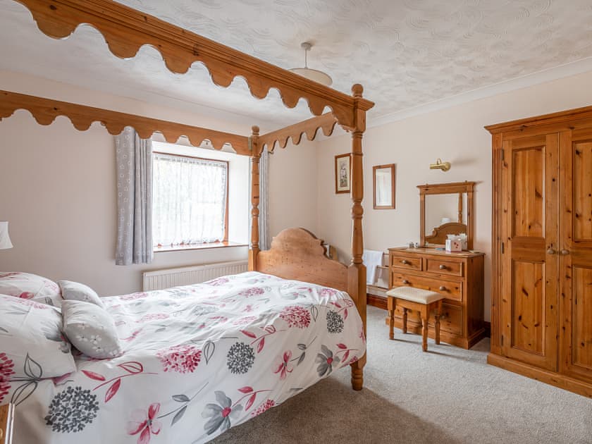 Four Poster bedroom | Pigeon Cote - Keld Head Farm Holiday Cottages, Pickering