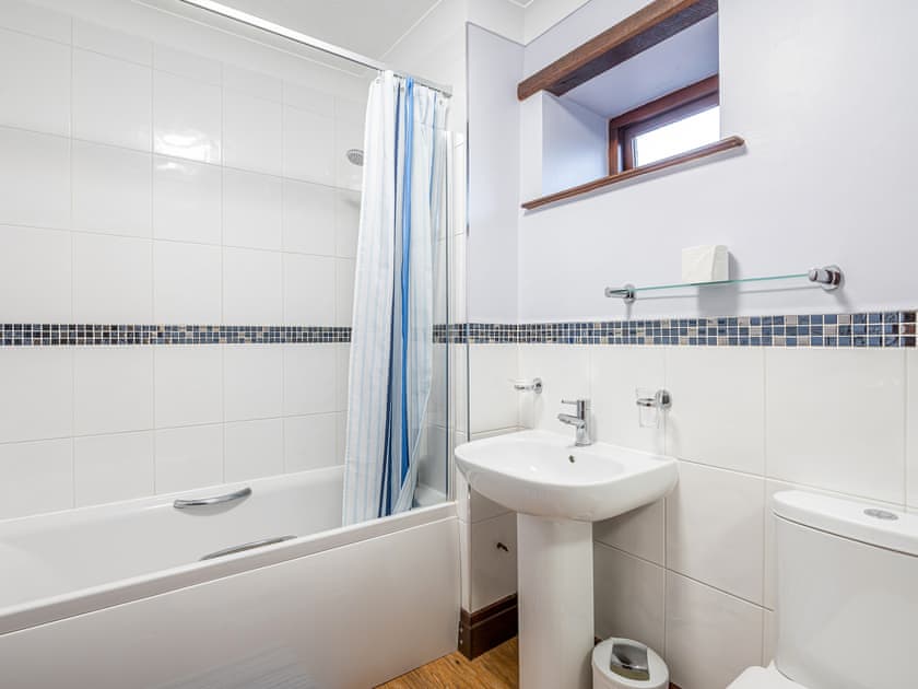 Bathroom | Mill Cottage - Keld Head Farm Holiday Cottages, Pickering