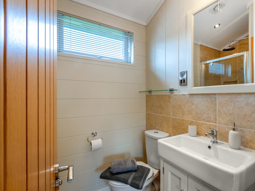 Bathroom | 4 Lakeside Lodge, Windermere and Troutbeck Bridge