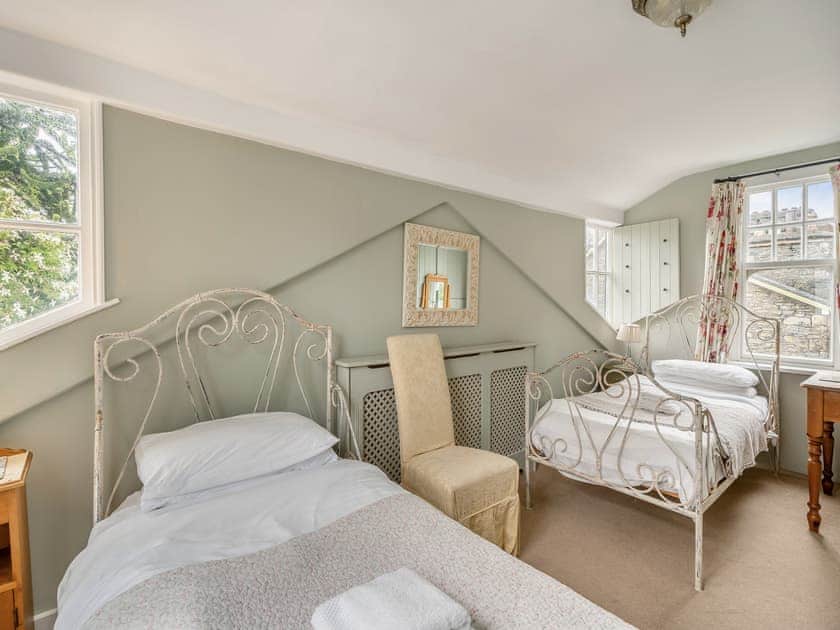 Twin bedroom | Howe Cottage, Bowness-on-Windermere