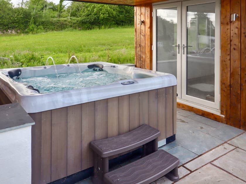 Hot tub | Y Parlwr, Kidwelly