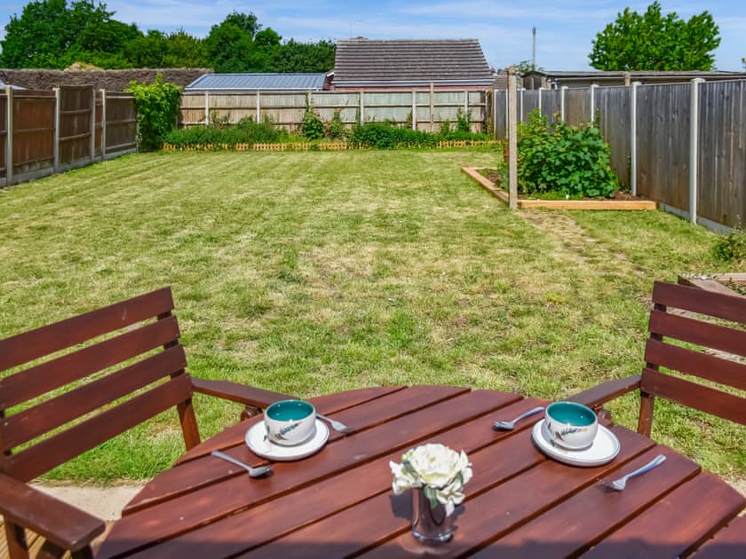 Sitting-out-area | Bide-A-Wee, Bradwell