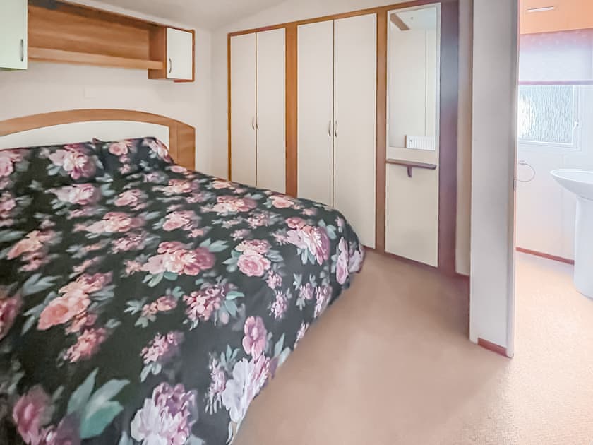Double bedroom | Platinum - Creebridge, Newton Stewart