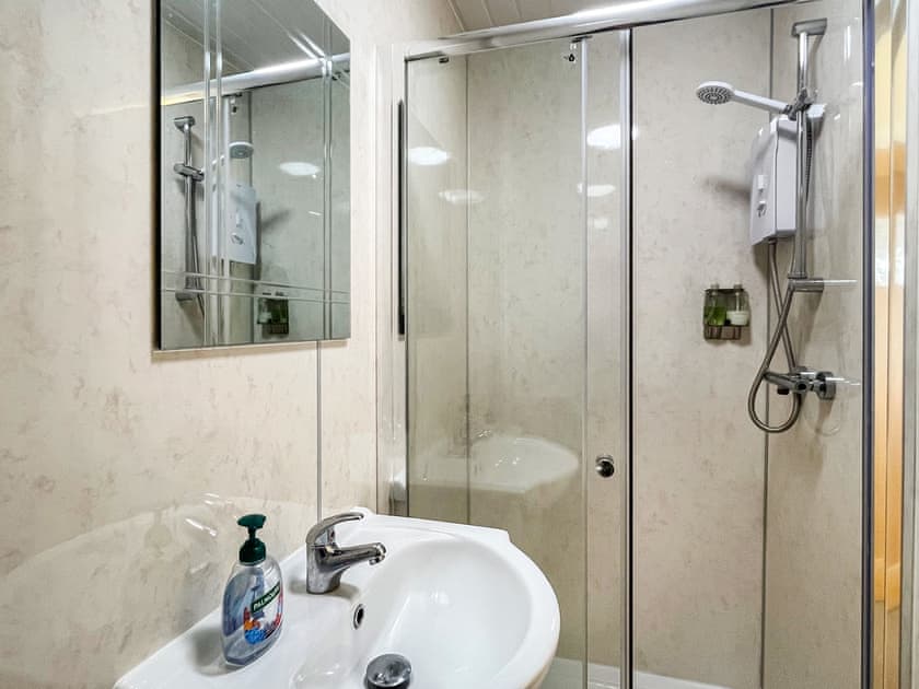 Bathroom | Denelea Studio 2 - Denelea Apartments, Scarborough