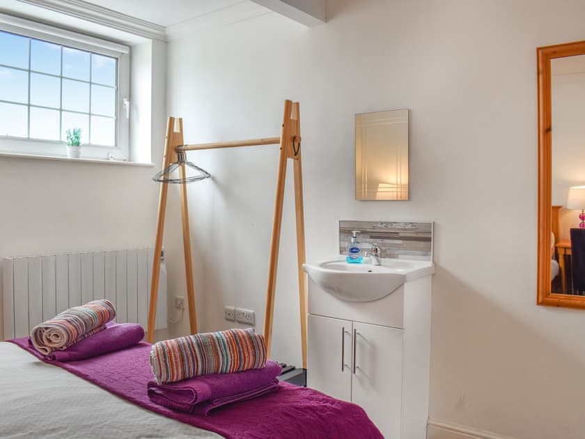 Double bedroom | Denelea - Denelea Apartments, Scarborough