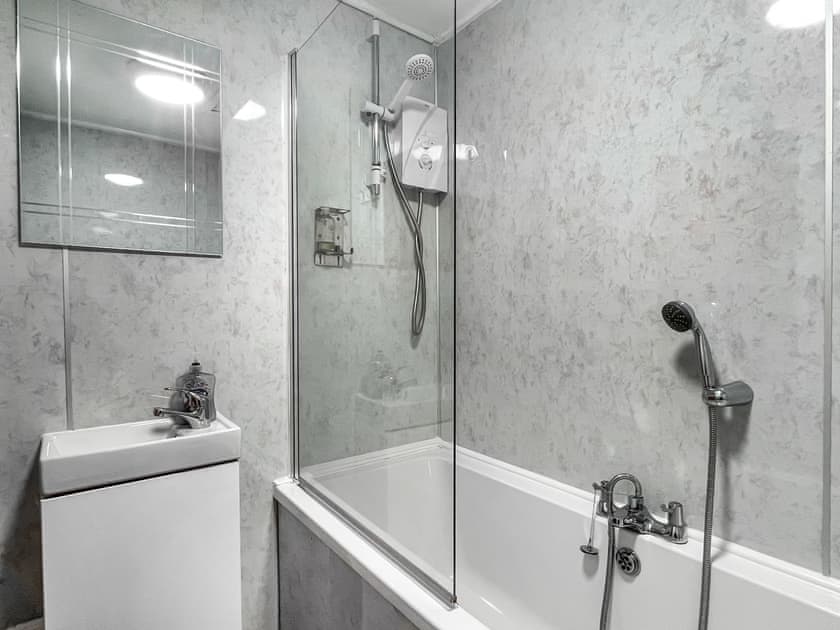 Bathroom | Denelea - Denelea Apartments, Scarborough