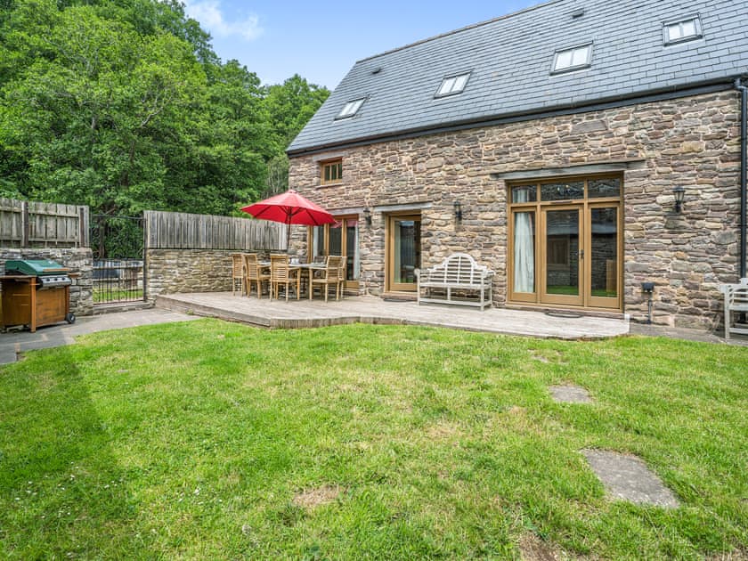 Courtyard Garden  | Wern Farm Barn, Cwmdu, near Crickhowell