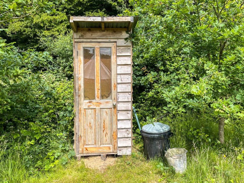 Bathroom | Barn Owl - Moat Farm Glamping, Shadowhurst, near Ashford