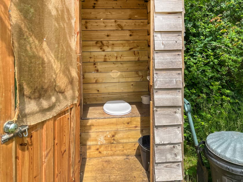 Bathroom | Barn Owl - Moat Farm Glamping, Shadowhurst, near Ashford