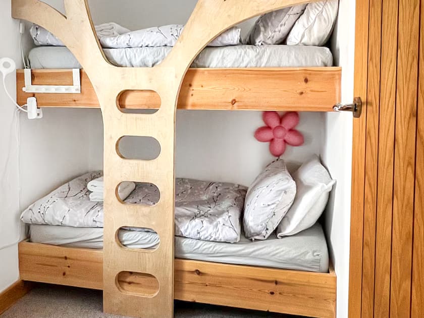 Bunk bedroom | Waverley Cottage, Mundesley