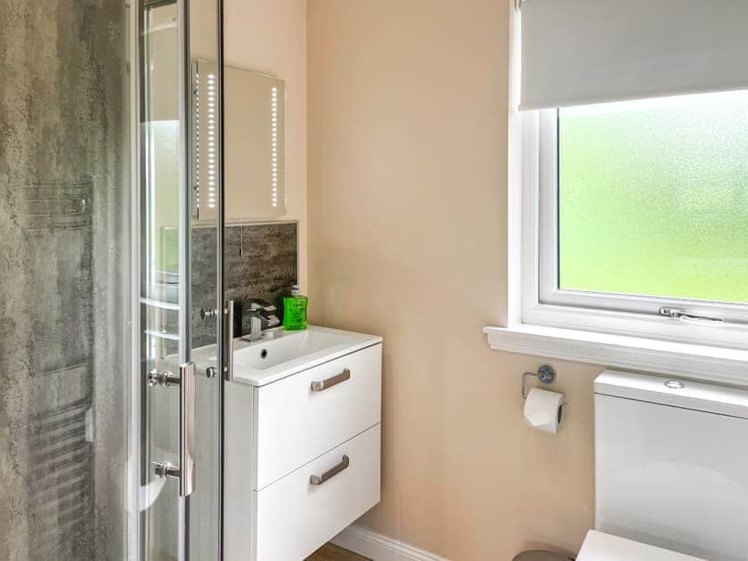 Bathroom | Ridge View Lodge - Alderneuk Lodges, Dumfries