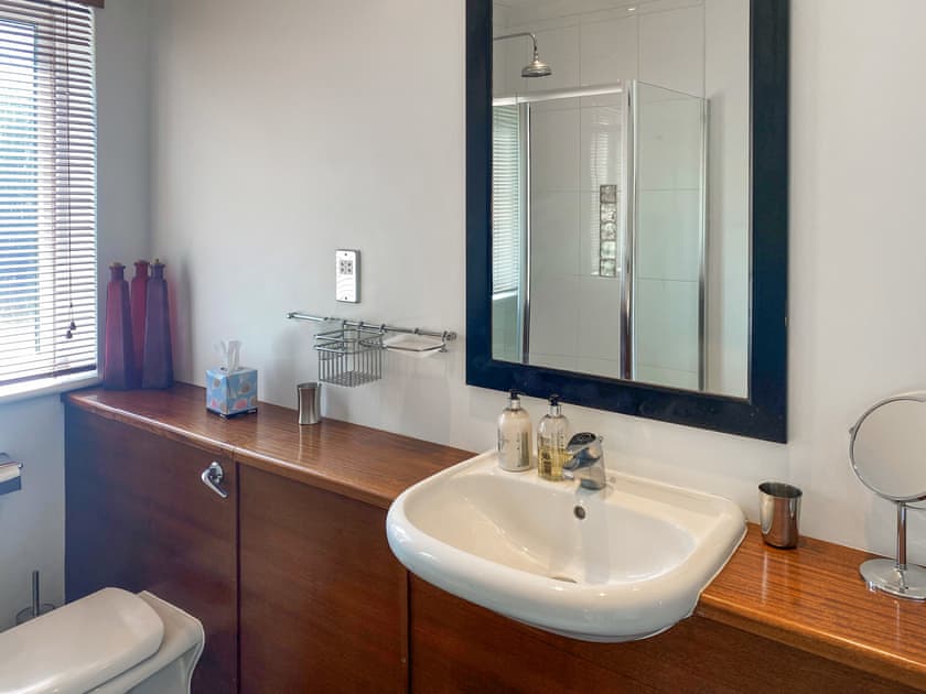 Bathroom | Pedn-Y-Ke, Mullion