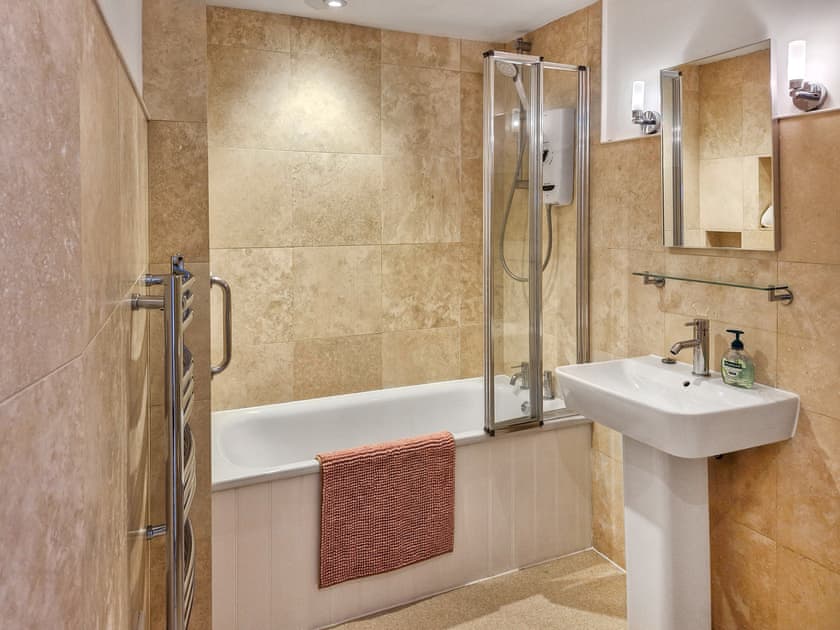 Traditional bathroom with extra separate toilet | Oaken Cottage, Mousehole, Penzance