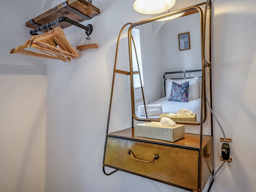 Twin bedroom | The Old Cowsheds 4 - Daniel Ddu - Gaer Cottages, Cribyn, Lampeter