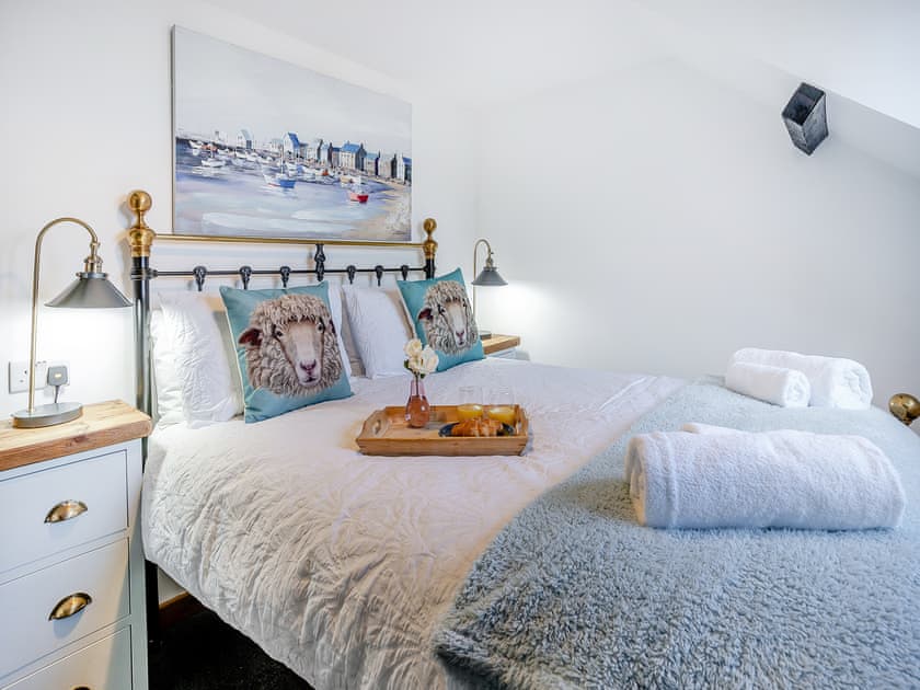 Double bedroom | Sheep Shed - Gaer Cottages, Cribyn, Lampeter