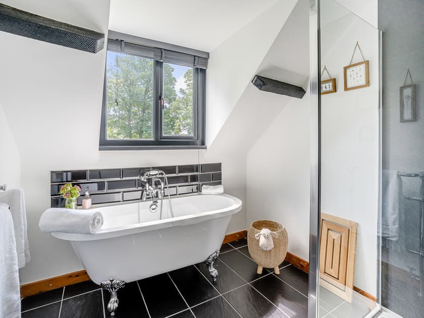 Bathroom | Sheep Shed - Gaer Cottages, Cribyn, Lampeter