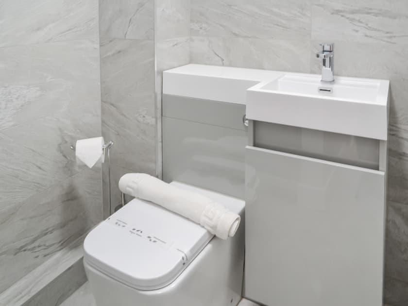 Bathroom | The Swale - Flat 4 - Holgreaves Apartments, York