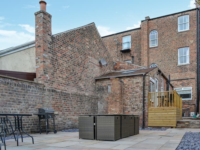 Outdoor eating area | Foss - Holgreaves Apartments, York