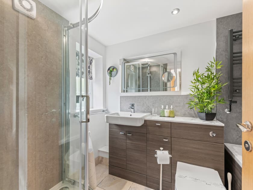 Bathroom | Poppy Cottage, West Ashby, near Horncastle