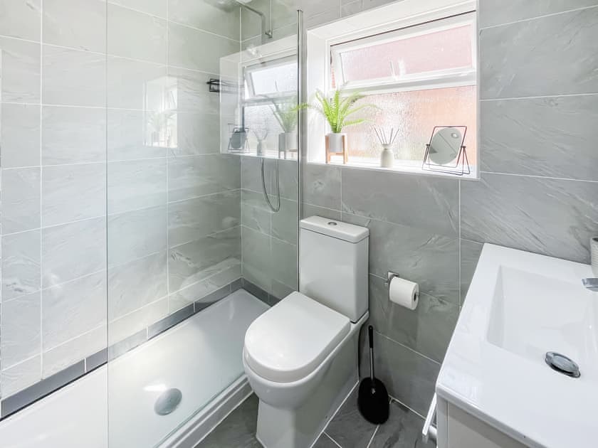 Bathroom | Mayglen, Crowle