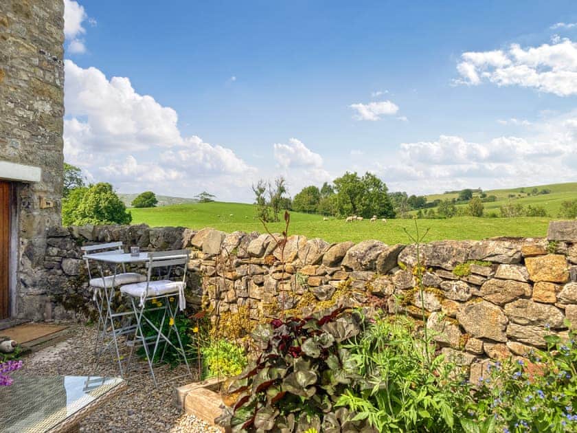 Outdoor | Ewes Leap, Airton