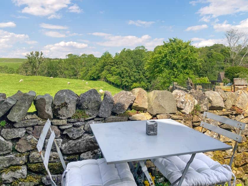 Outdoor | Ewes Leap, Airton