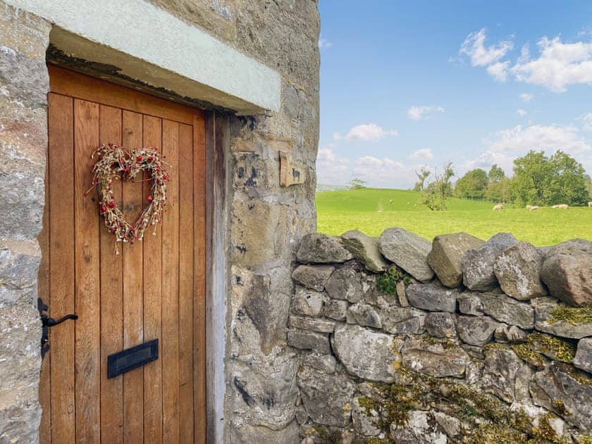Outdoor | Ewes Leap, Airton